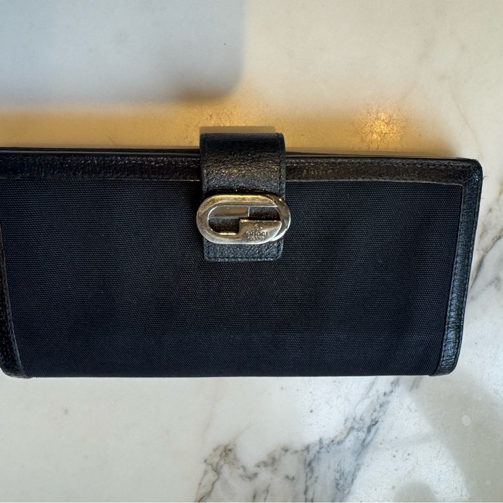 GUCCI Black Wallet with Silver Buckle